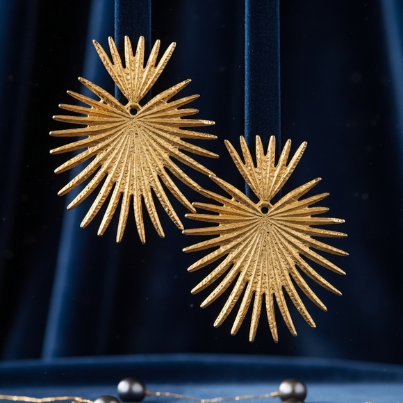 🆕️Golden Sunburst Boho Spikes Heart Trendy Statement Earrings - Bold & Chic ☀️ - Picture 3 of 11